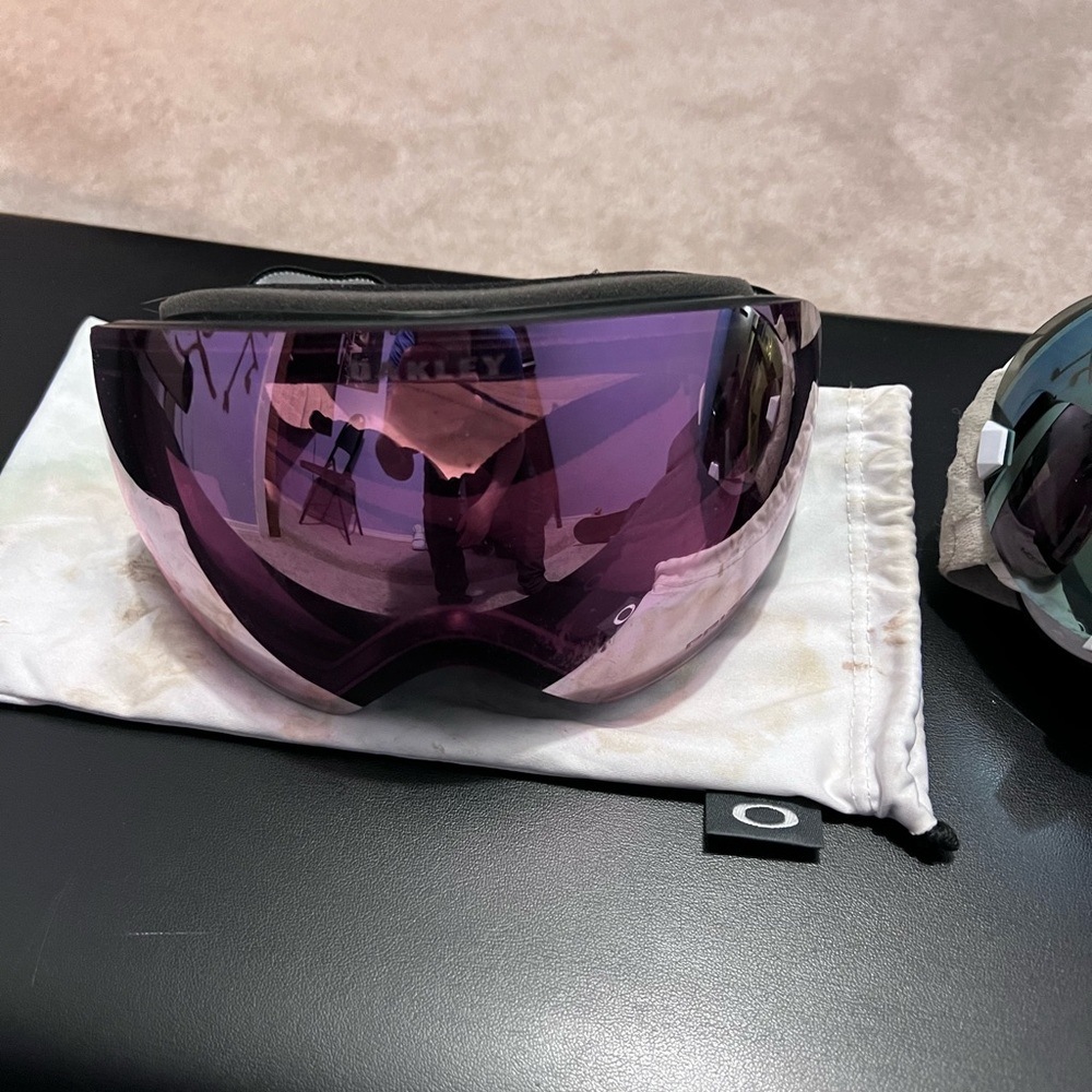 509 and Oakley snowboard goggles sold as a pair for 180 or 100 each